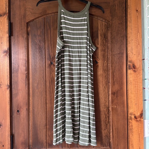 Striped Loose Fit Dress - Picture 2 of 4